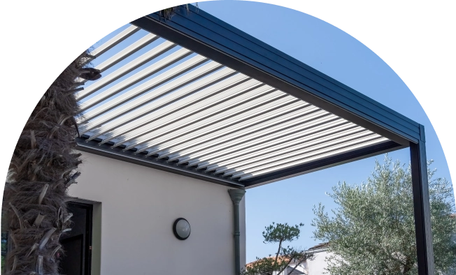 Outdoor patio and living area with a louvered roof system installed by Texas Sun & Shade.